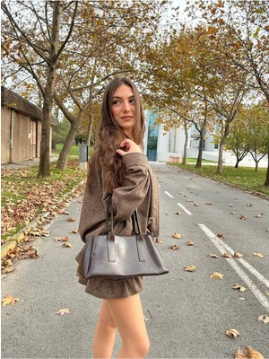 Mabel Suni Deri Kadın Omuz Çantası Iç Astarlı Fermuarlı Üç Gözlü – Şık & Kullanışlı(30×17×12 cm )