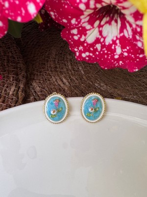 Ebru Çitak Mineli Gül ve Inci Detaylı Vintage Oval Küpe