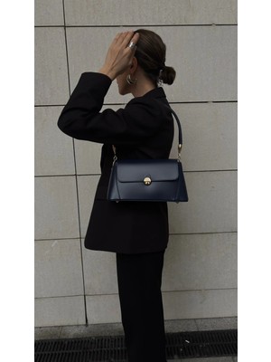 Classy Kadın El ve Omuz Çantası – Kapaklı Kilitli
