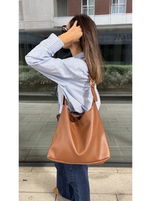 Elora Kadın Omuz Çantası – Geniş Hacimli, Yumuşak Suni Deri ,süet Askılı