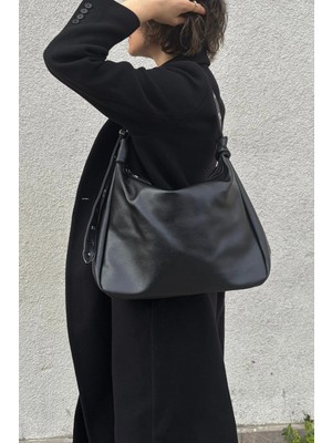 Latte Geniş Hacimli Fermuarlı Kadın Omuz Çantası