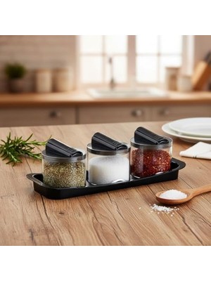 SÜS Favori 3'lü Lüks Baharatlık Seti - Kaşıklı ve Özel Standlı Tezgah Üstü Tuzluk, Karabiberlik ve Baharat Seti | Şeffaf ve Şık Tasarım (26CM x 9cm x 8 Cm)