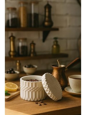 SÜS Kristal Kapaklı Dekoratif Kutu – Modern & Zarif Tasarım