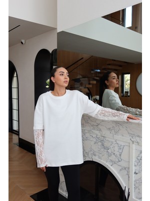 Özge Özgenç Kolları Dantelli Bluz