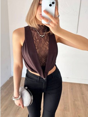 Dantel Detaylı Derin Bluz