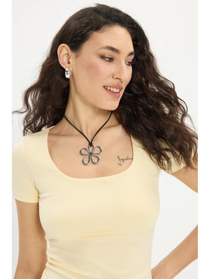 Tudors Kadın Slim Fit Dar Kesim Pamuklu Kare Yaka Kısa Kollu Sarı Tişört