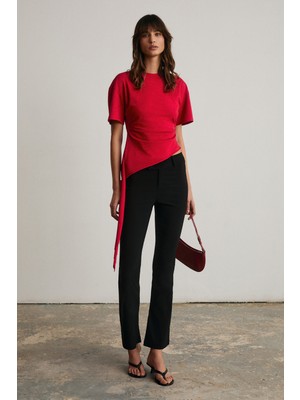 Grimelange Sorev Kadın Yumuşak Kumaşlı Yuvarlak Yakalı Asimerik Kesimli Kısa Kollu Kırmızı Bluz