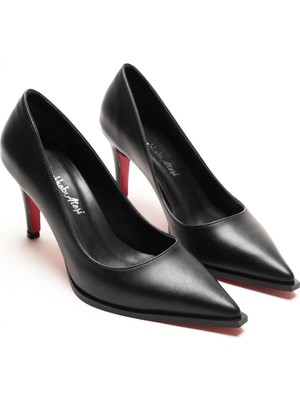 Ayakkabı Ateşi Kadın Siyah Cilt Sivri Burun Tasarım Taban Ince Kısa Topuklu Ayakkabı Gronia