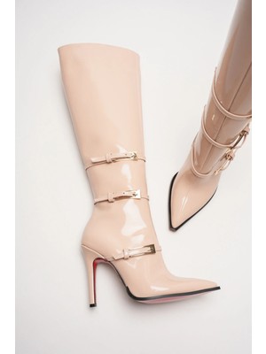 Ayakkabı Ateşi Kadın Nude Rugan Sivri Burun 3 Tokalı Ince Topuklu Çizme Tokai