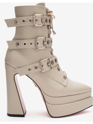 Ayakkabı Ateşi Kadın Bej Cilt Üç Tokalı Sivri Burun Yüksek Topuklu Fermuarlı Bot Rugani