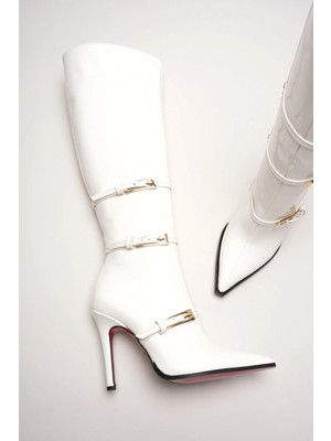 Ayakkabı Ateşi Kadın Beyaz Rugan Sivri Burun 3 Tokalı Ince Topuklu Çizme Tokai