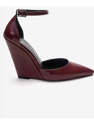 Ayakkabı Ateşi Kadın Bordo Rugan Sivri Burun Dolgu Topuklu Bilekten Bağlı  Ayakkabı Molly