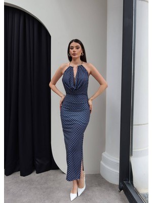 Esra Helvacı Puantiyeli Halter Yaka Yırtmaçlı Midi Elbise