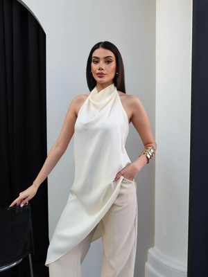 Esra Helvacı Sırt Dekolteli Degaje Yaka Saten Bluz