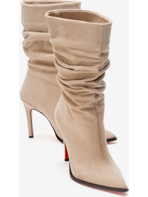 Ayakkabı Ateşi Büzgülü Kadın Bot Bej Dana Süet Sivri Burun Ince Topuklu Körüklü Şık Çizme Stane