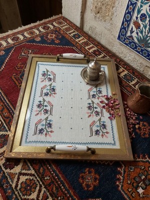 Sanatçı Yuvası Kadın Kooperatifi Nakışlı Tepsi