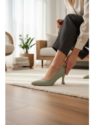 Enoch Kadın Sivri Burun Kadeh Topuklu Klasik Ayakkabı