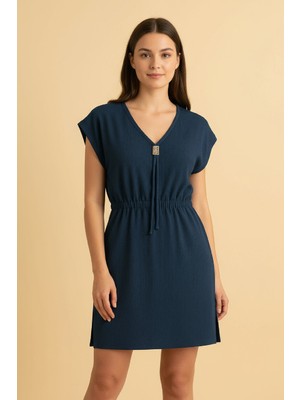 Amora Fancy Clothing Kadın Lacivert Yanları Yırtmaçlı Tokalı V Yaka Mini Plaj Elbisesi