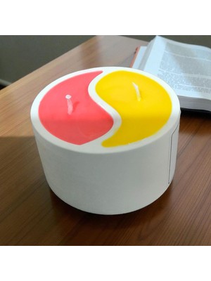 Nur Değirmenci Gallery ND Candle Yin-Yang Sarı- Kırmızı El Yapımı Soya Mumu Beton Mumlukta