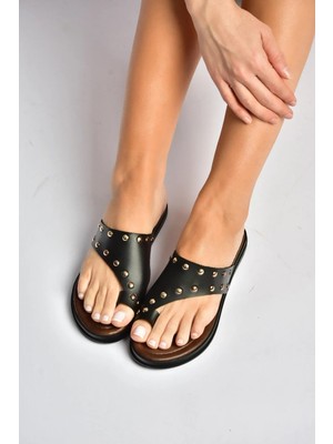 Fox Shoes Y390450403 Siyah Hakiki Deri Zımba Detaylı Kadın Terlik
