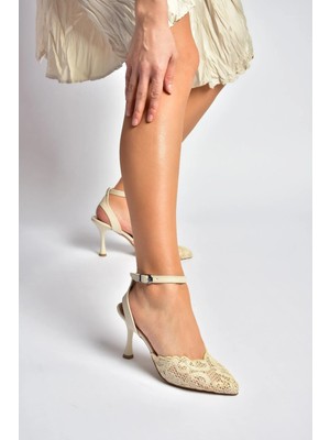 Fox Shoes Y752044206 Bej Dantelli Ince Topuklu Kadın Ayakkabı