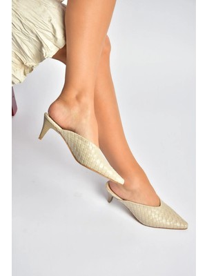 Fox Shoes Y654660709 Bej Ince Topuklu Önü Kapalı Kadın Terlik