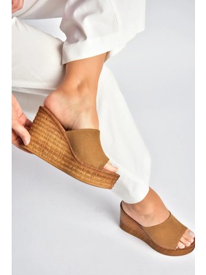 Fox Shoes Y996559902 Taba Süet Dolgu Tabanlı Kadın Terlik