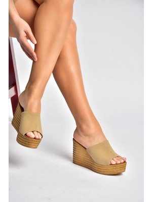 Fox Shoes Y996559902 Bej Süet Dolgu Tabanlı Kadın Terlik