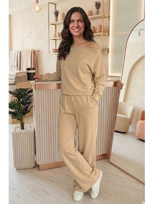 Evavi Kadın Baskısız Kayık Yaka Bej Bluz ve Eşofman Altı Takımı