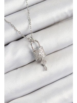 Sylar 316L Çelik Zirkon Taşlı Kilit ve Sallantılı Anahtar Model Gümüş Renk Kadın Kolye