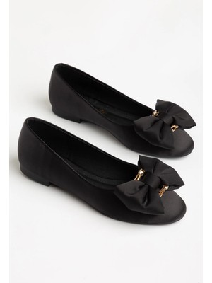 Dilimler Ayakkabı Kadın Babet Siyah Parlak Saten Fiyonk ve Metal Aksesuarlı