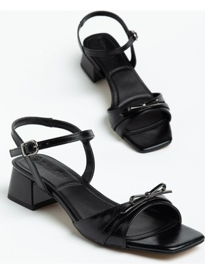 Dilimler Ayakkabı Büyük Numara Kadın Kısa Topuklu Sandalet Siyah Tekbant Üzeri Metal Bıyıklı