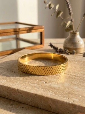 Meneva Aksesuar V Desenli Zikzak Geçişli Altın Gold Renk Paslanmaz Çelik Kelepçe