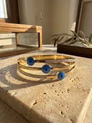 Meneva Aksesuar Üç Sıralı Nazar Boncuklu ve Zirkon Taşlı Altın Gold Renk Paslanmaz Çelik Kelepçe