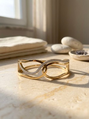 Meneva Aksesuar Sarmal Tasarım Zirkon Taşlı Altın Gold Renk Paslanmaz Çelik Kelepçe