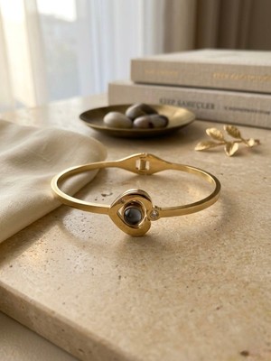 Meneva Aksesuar Kalp ve Zirkon Taş Detaylı Altın Gold Renk Paslanmaz Çelik Kelepçe