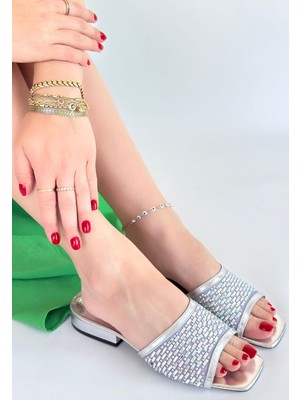 Erbilden Ortu Gümüş Cilt Işlemeli Kadın Terlik 1 cm Topuk