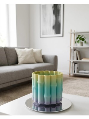 LuxeGem Modern Dekoratif Vazo Yeşil Geçişli Şık Tasarım Masa Üstü Kullanım