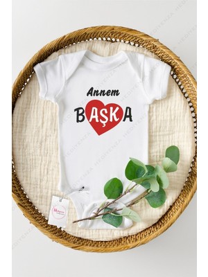 Hediyenza Annem Başka Baskılı Yarım Kollu Bebek Zıbını