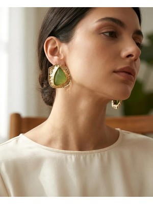 Yeşil Taşlı Asimetrik Modern Küpe