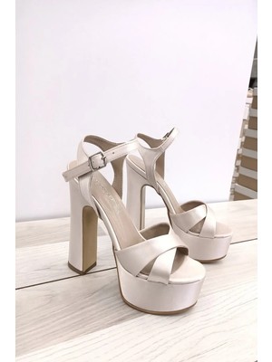 Felisya Butik Kadın Koşma Garantili 12 cm Ökçe Bej Saten Platform Abiye Ayakkabı