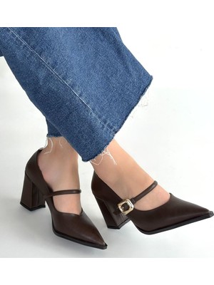 Alfaze Kahverengi Cilt Sivri Burun Kemerli Kalın Topuklu Ayakkabı Topuk Boyu 7 cm