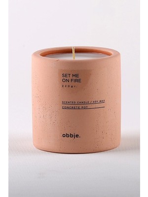Obbje Tarçın & Elma Kokulu Beton Mum | Dikey Form | Tek Fitil | Modern Dekoratif Tasarım