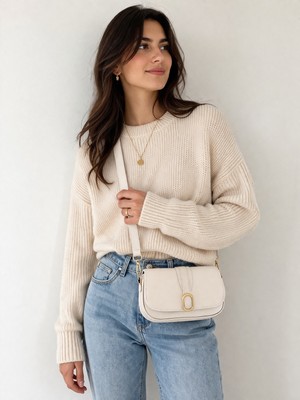 Kadın Bej Kapaklı Omuz, Çapraz ve El Portföy Çanta – Gold Tokalı, Şık Günlük Kullanım