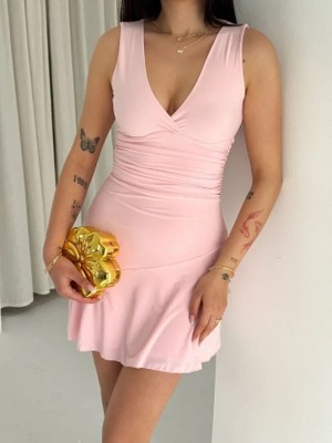 Veralya Moda Derin V Yaka Sırt Dekolteli Mini Elbise Drapeli Şık Kolsuz - Pembe