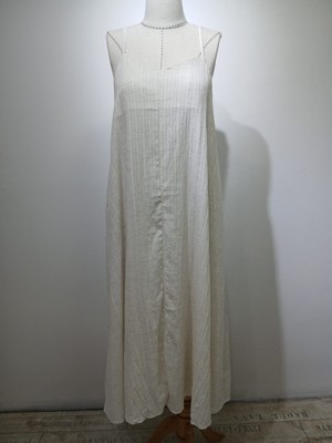 Gizelia Doğallığın Zarafeti: Dokulu Keten Karışımlı Askılı Maxi Elbise