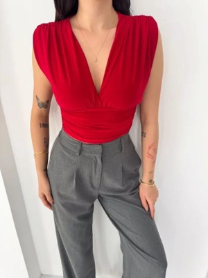 Zenvia Vatkalı Kolsuz V Yaka Drapeli Crop Bluz Likralı Fit - Kırmızı