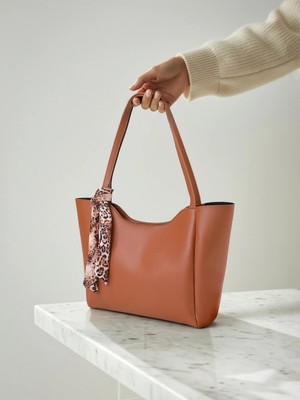 Rivina Loi Kadın Fularlı Fermuarlı Mıknatıs Kapamalı Shopper El ve Omuz Çantası Taba