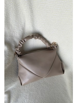 Rivina Büzgü Detaylı Deri Omuz & El Çantası