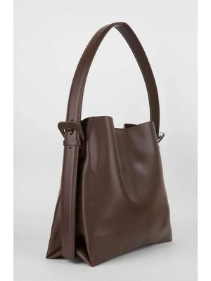 Rivina Kadın Büyük Boy Mıknatıslı Kapaklı Iç Fermuarlı Ayarlanabilir El ve Omuz Çantası